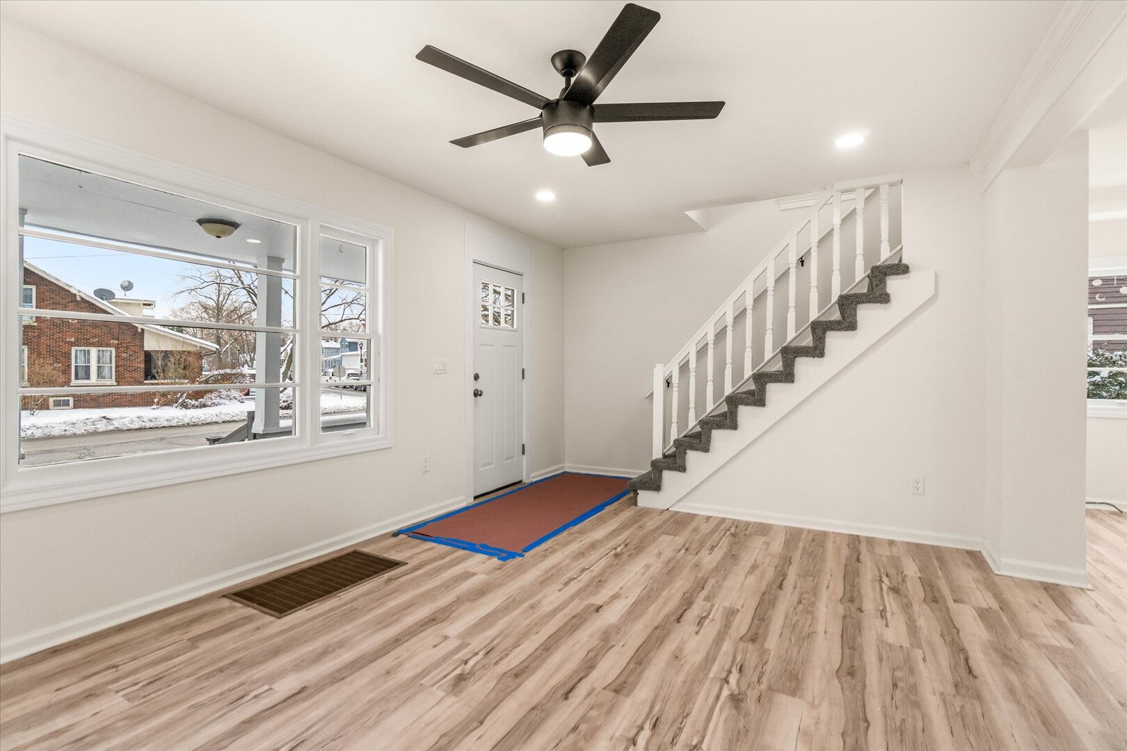 332 North Avenue, Aurora, IL 60505