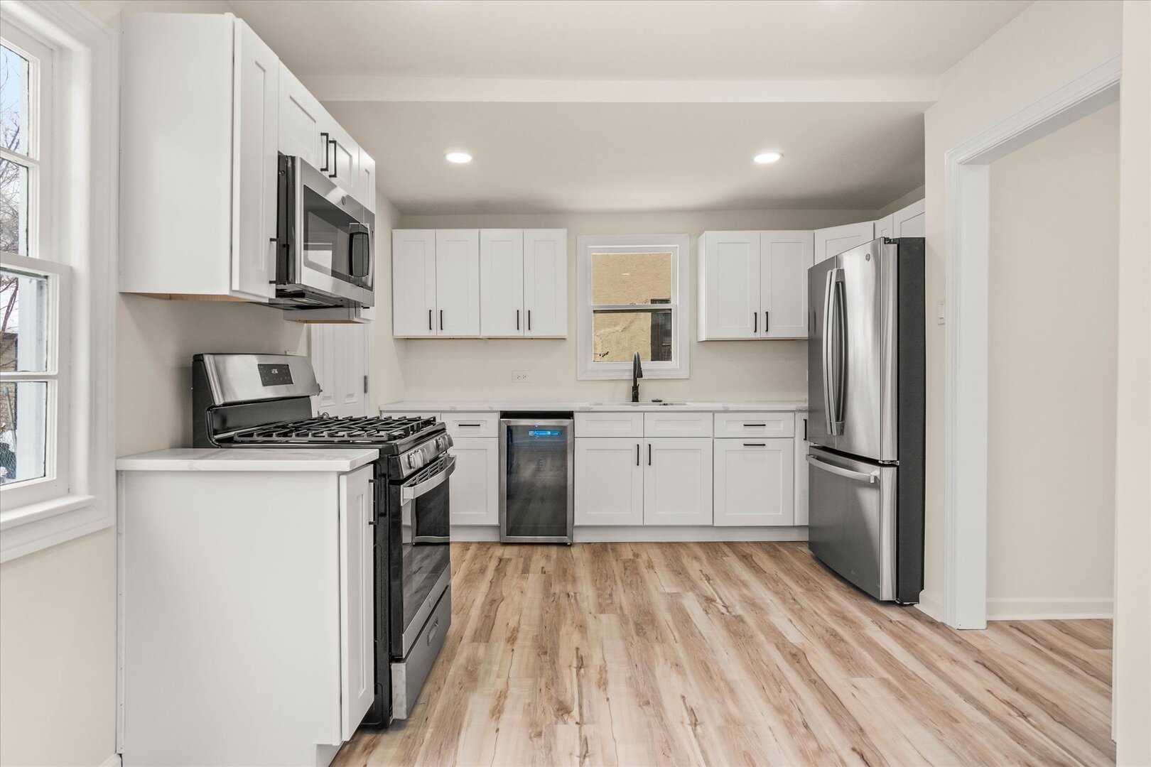 332 North Avenue, Aurora, IL 60505