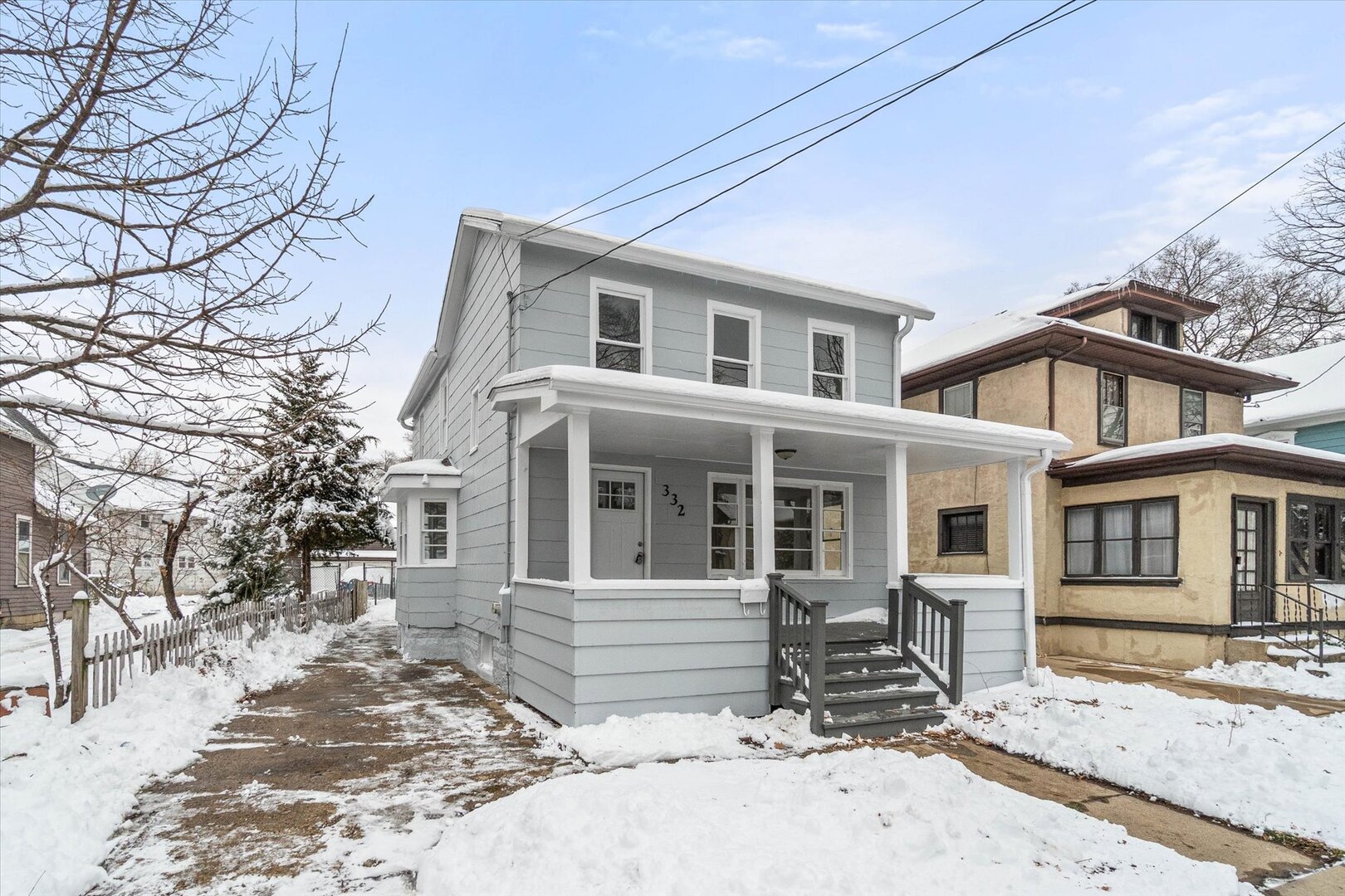 332 North Avenue, Aurora, IL 60505