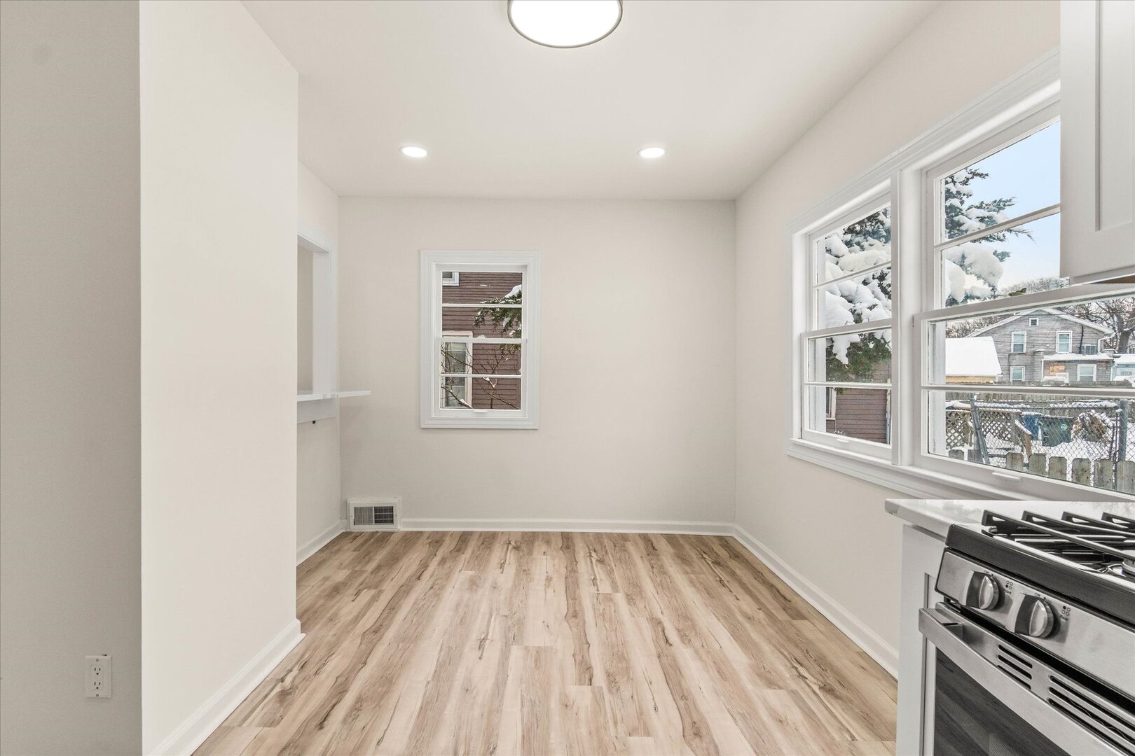 332 North Avenue, Aurora, IL 60505