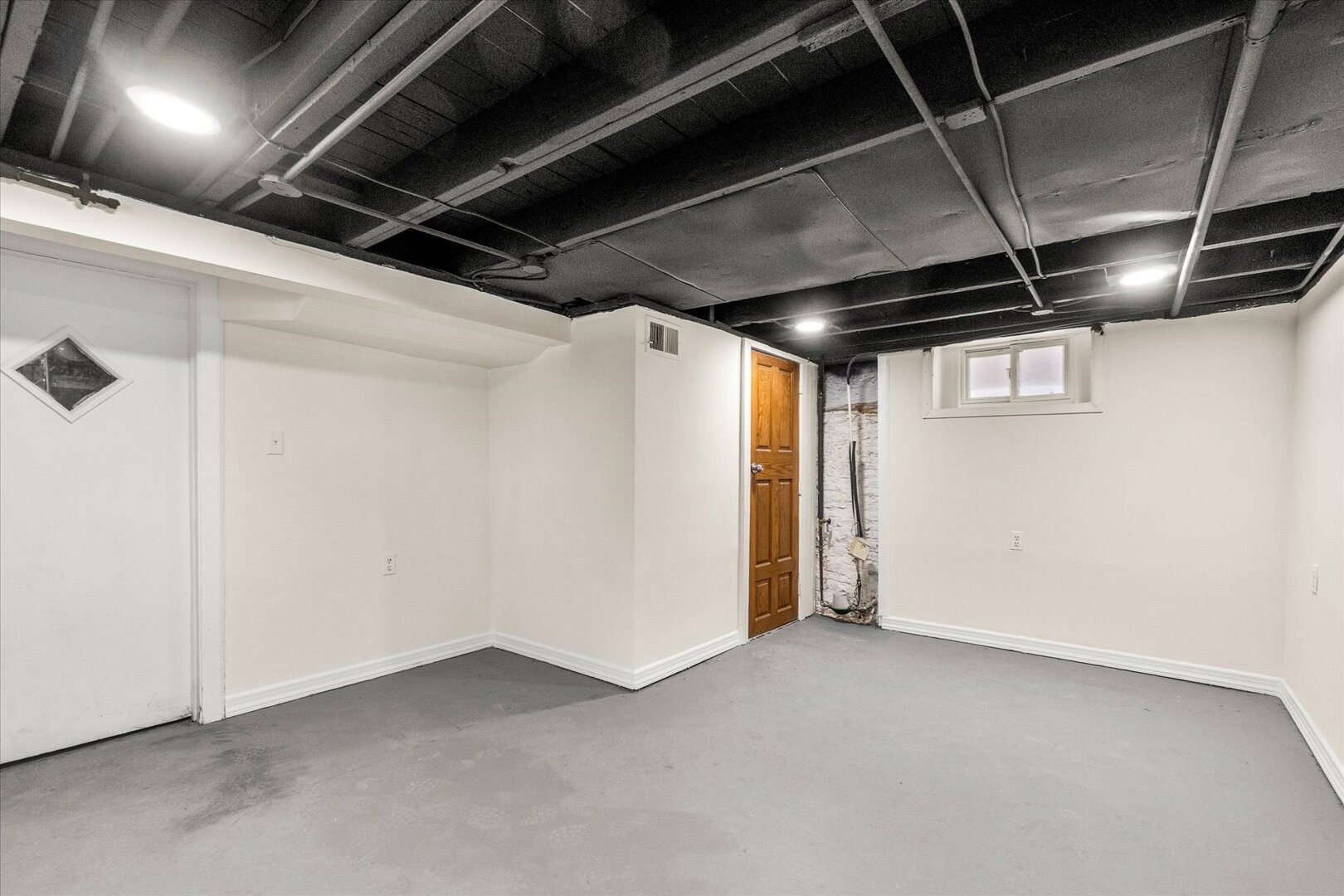 332 North Avenue, Aurora, IL 60505