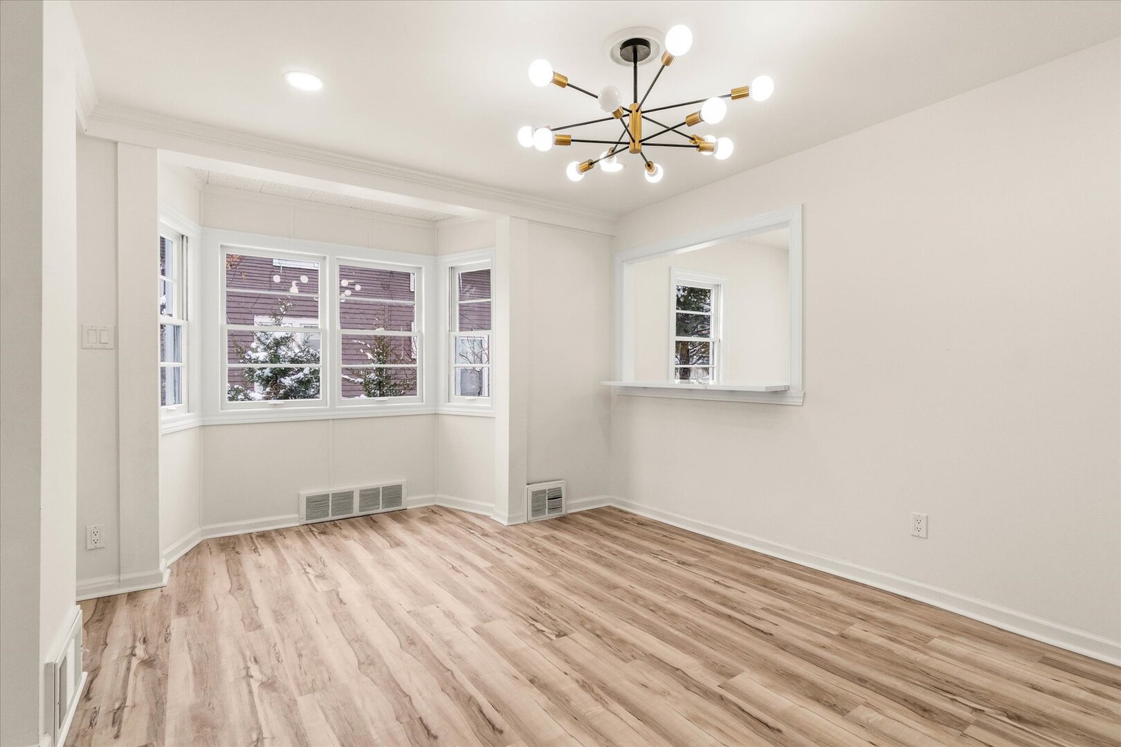 332 North Avenue, Aurora, IL 60505