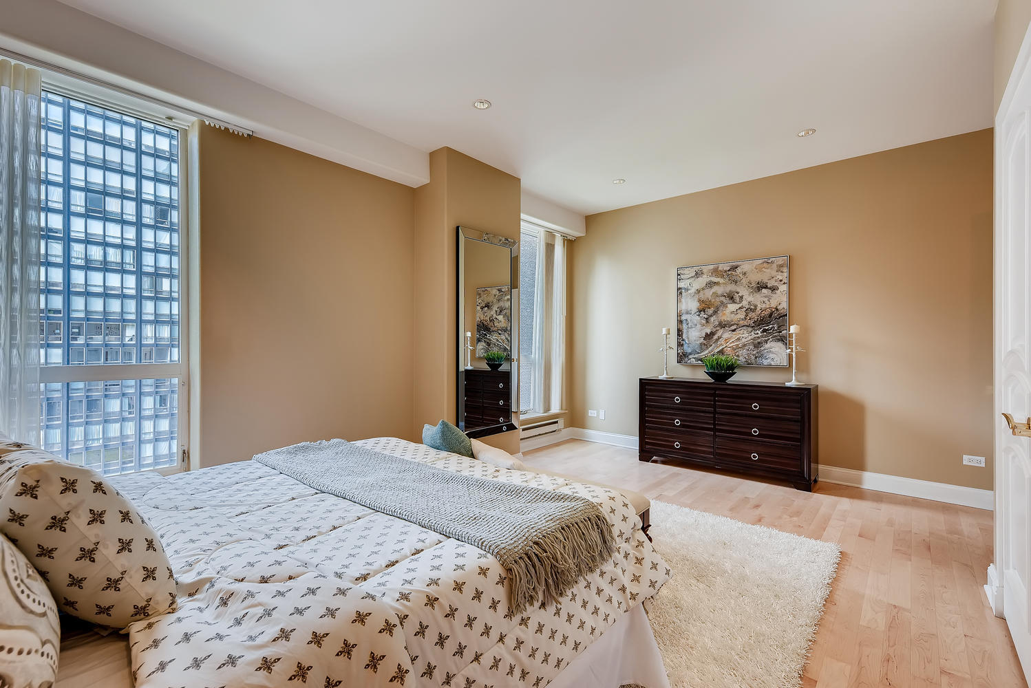 270 E Pearson Street #1402, Chicago, IL 60611