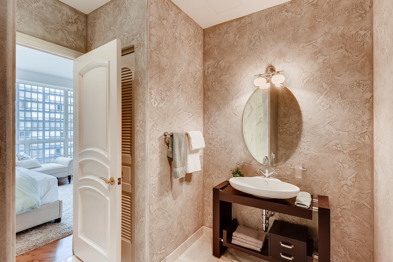 270 E Pearson Street #1402, Chicago, IL 60611