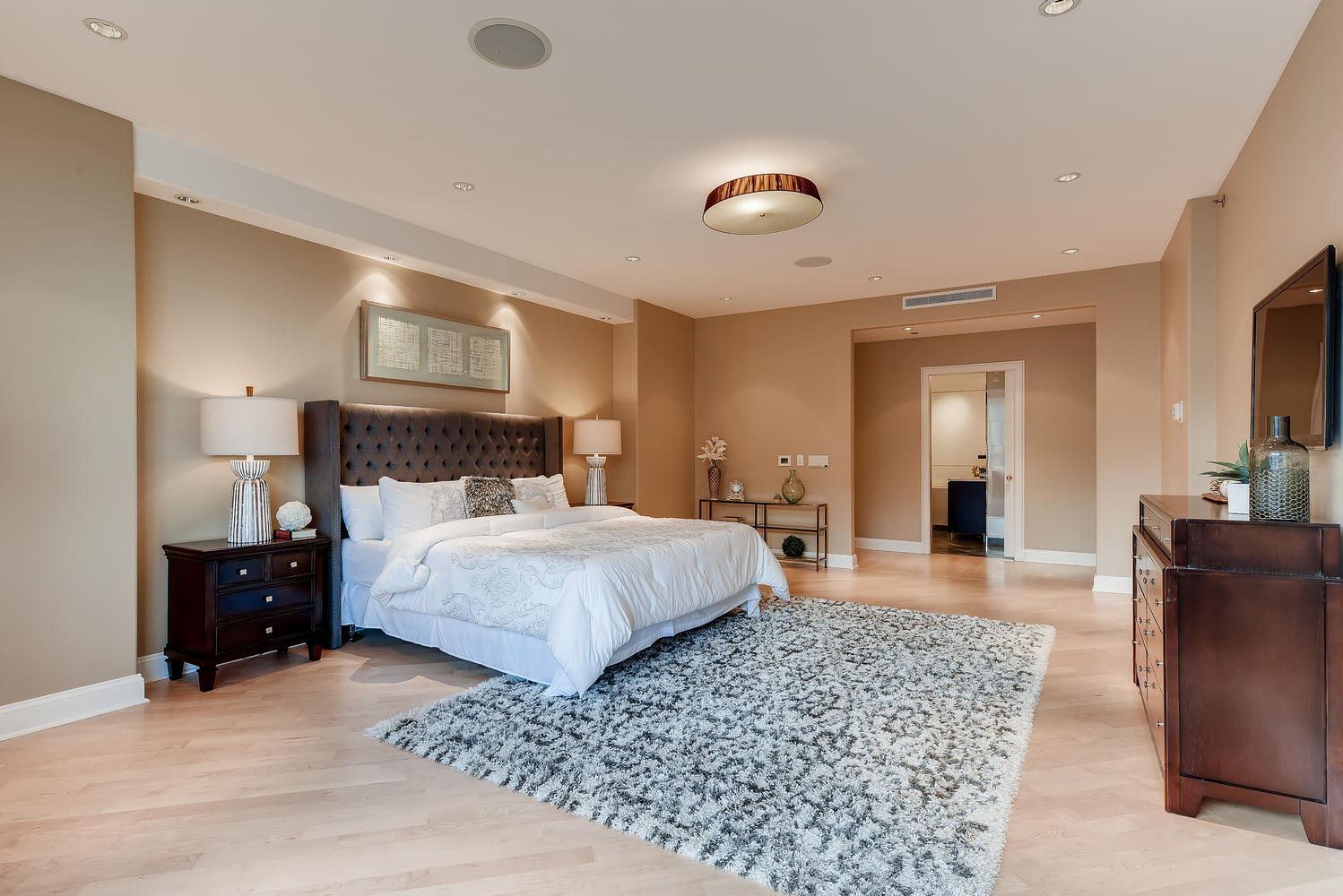 270 E Pearson Street #1402, Chicago, IL 60611