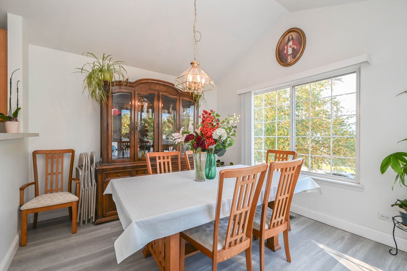 714 S Rosehall Lane, Round Lake, IL 60073