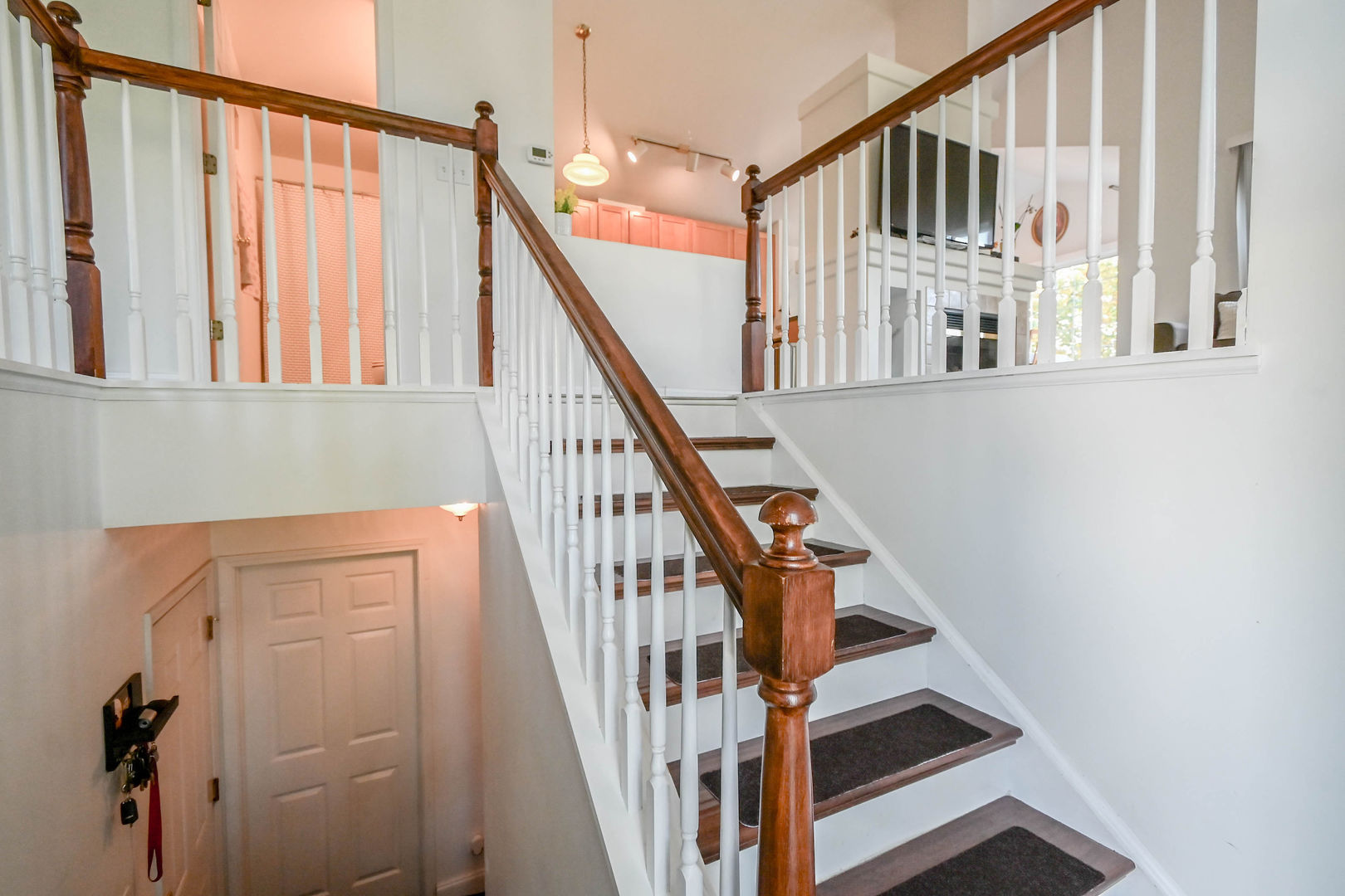 714 S Rosehall Lane, Round Lake, IL 60073