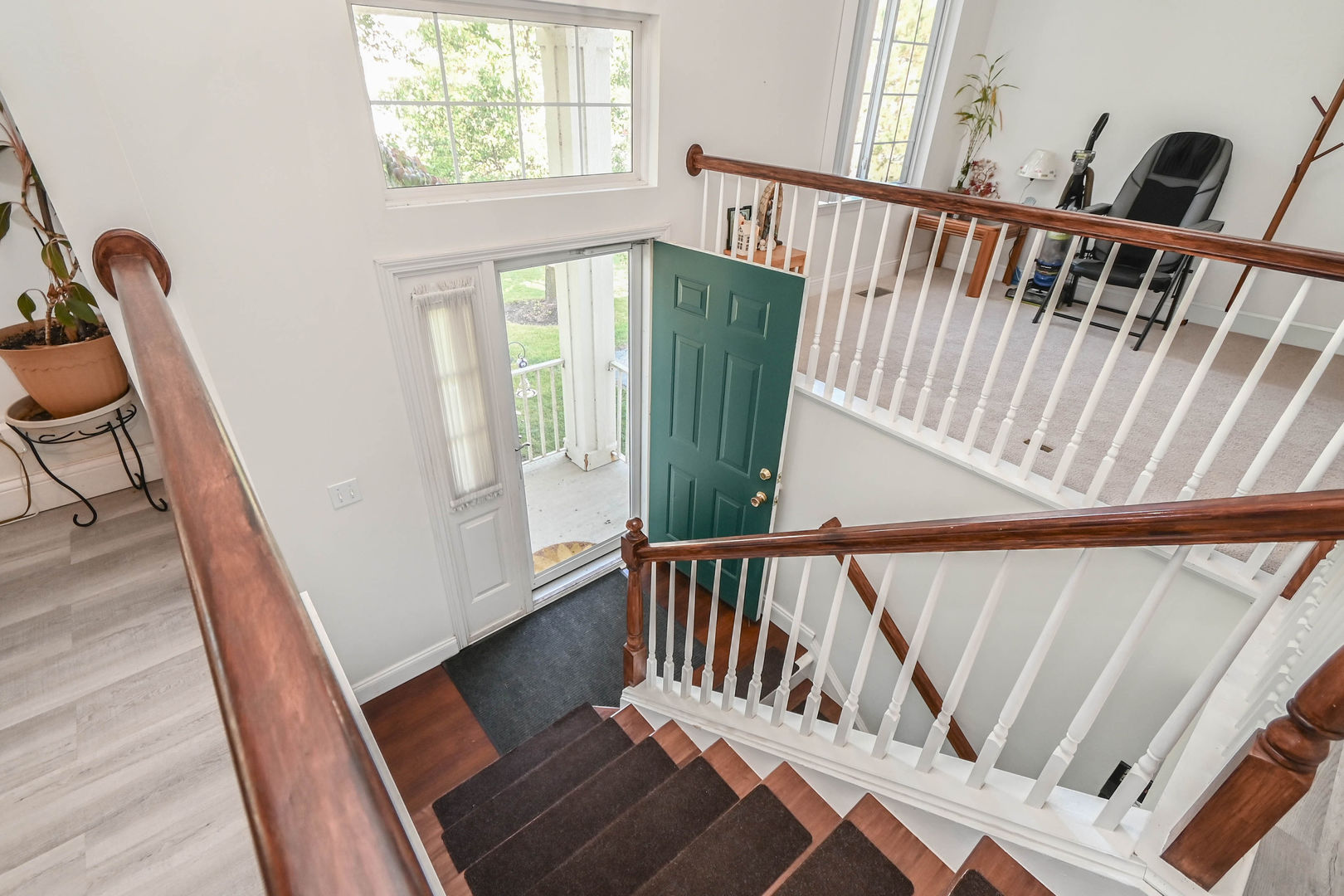 714 S Rosehall Lane, Round Lake, IL 60073