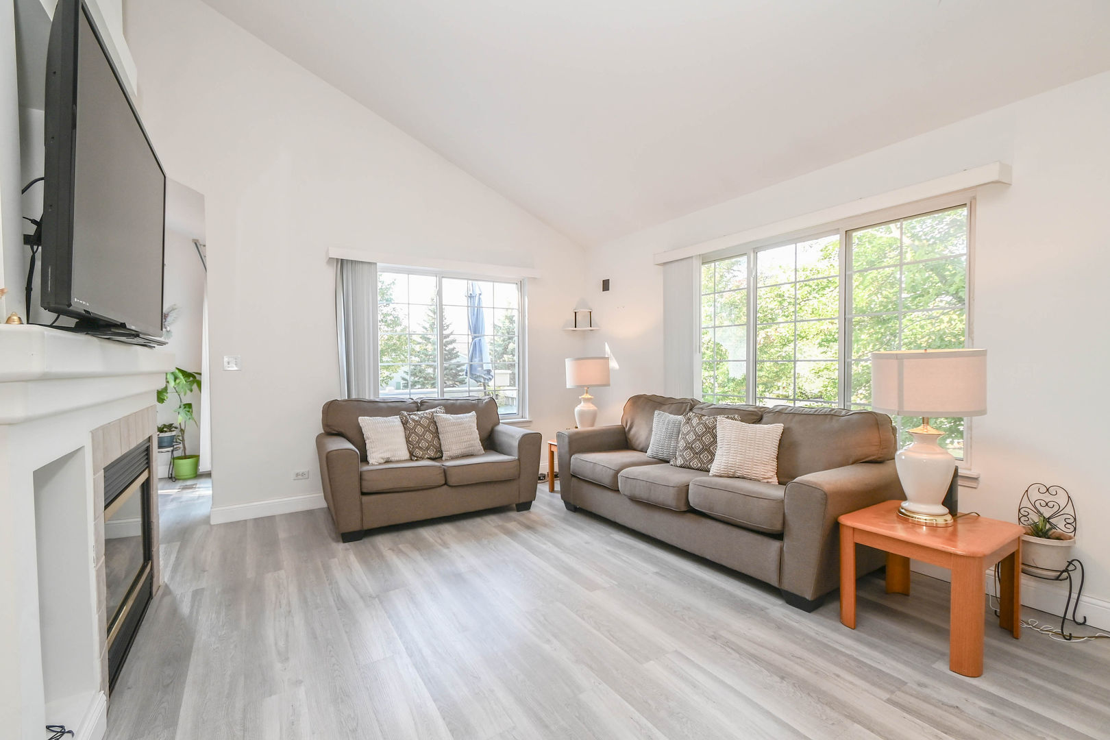 714 S Rosehall Lane, Round Lake, IL 60073