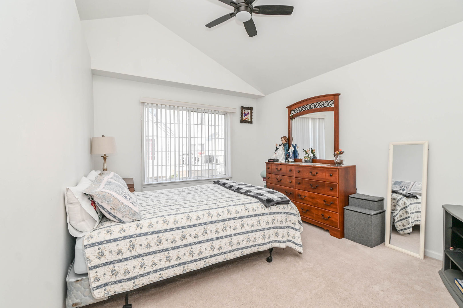 714 S Rosehall Lane, Round Lake, IL 60073