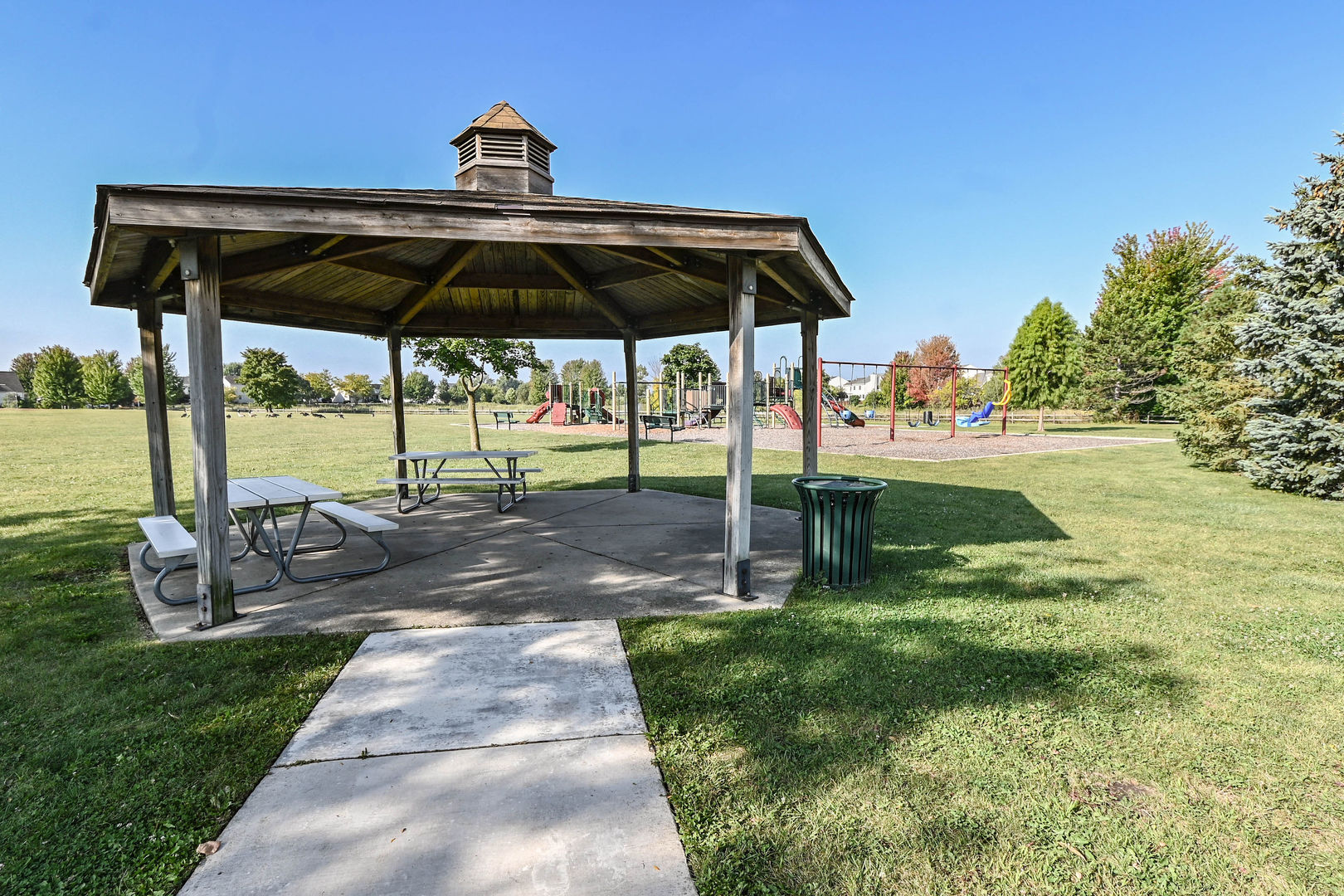 714 S Rosehall Lane, Round Lake, IL 60073