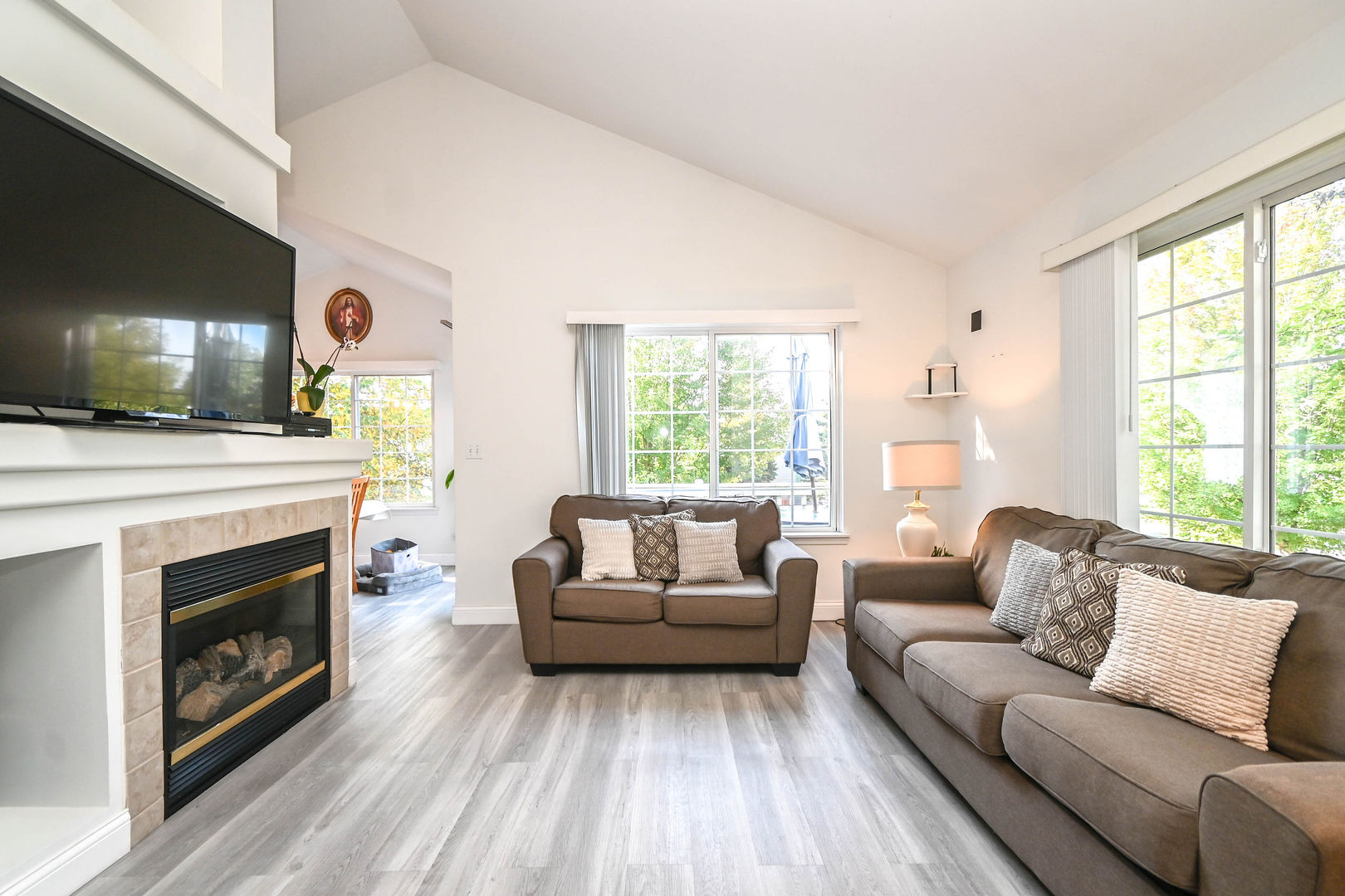 714 S Rosehall Lane, Round Lake, IL 60073