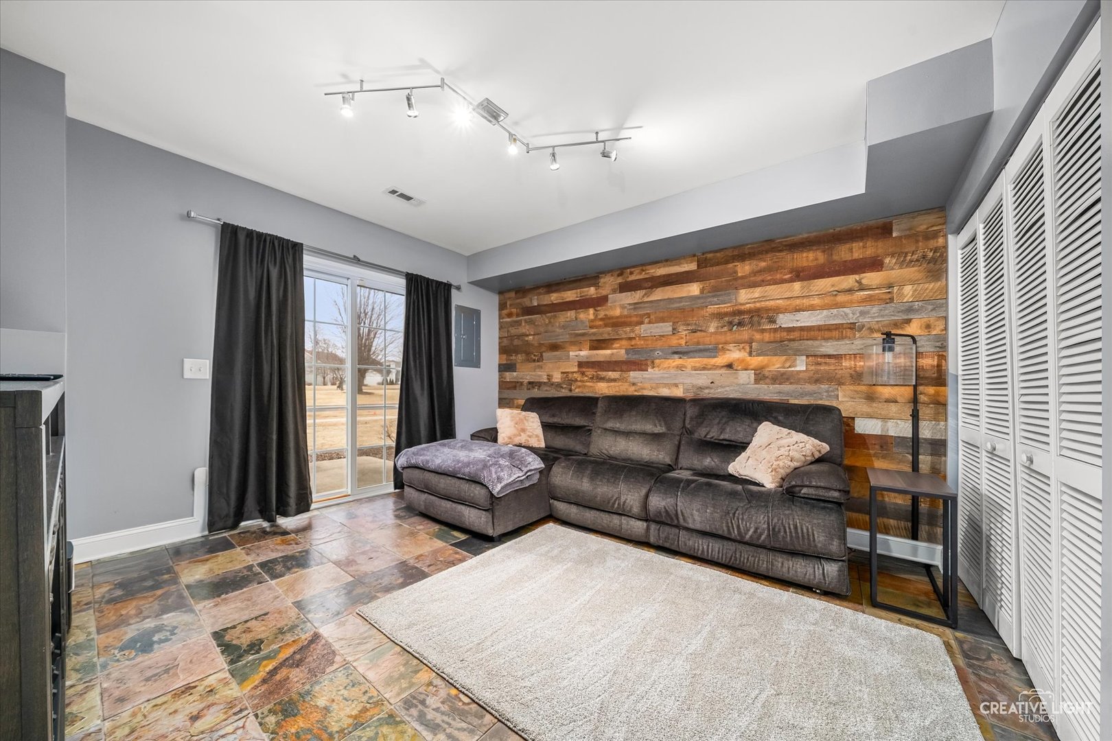 337 Lakeshore Drive, Oswego, IL 60543