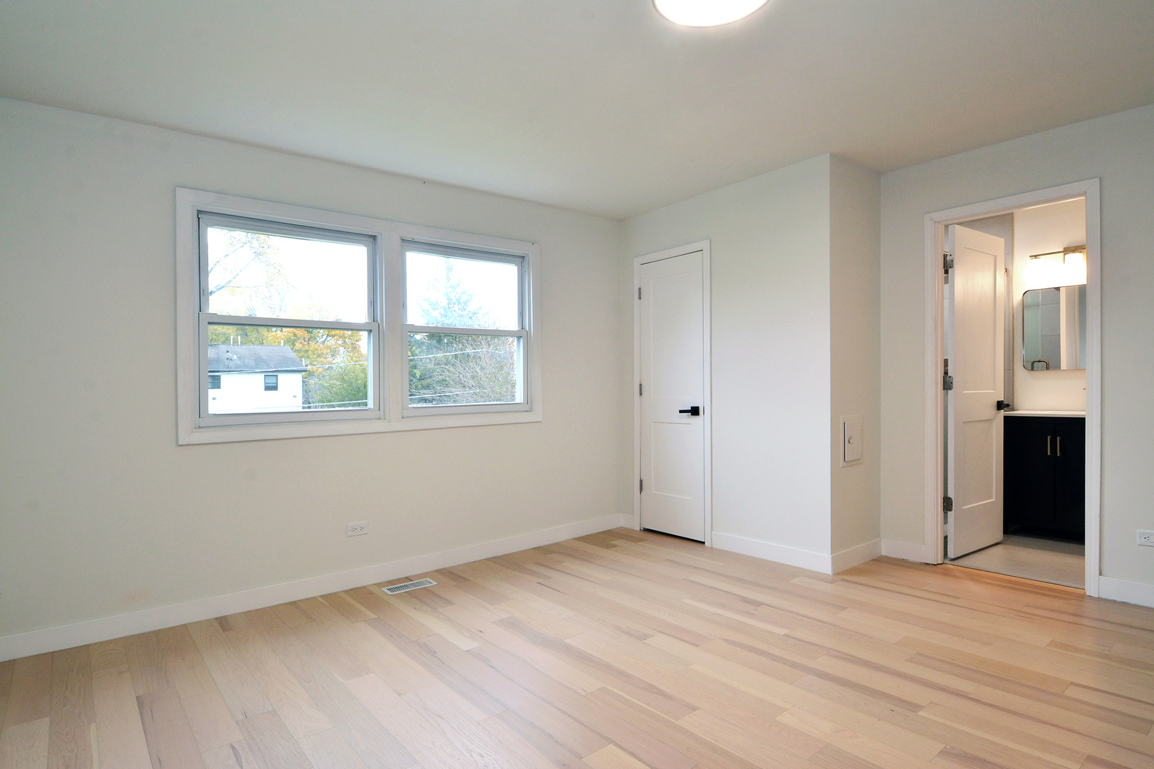 1703 N Burning Bush Lane, Mount Prospect, IL 60056