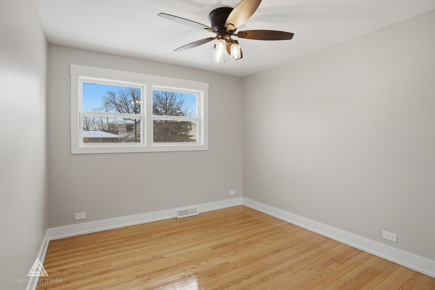 10738 S New England Avenue, Worth, IL 60482