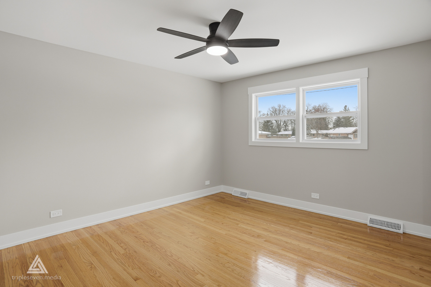 10738 S New England Avenue, Worth, IL 60482