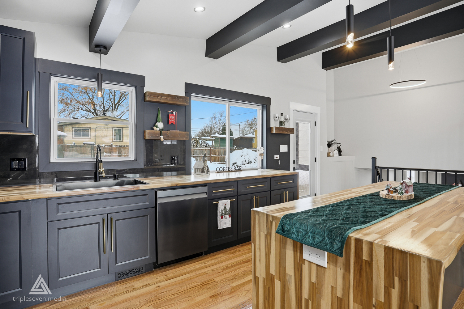 10738 S New England Avenue, Worth, IL 60482