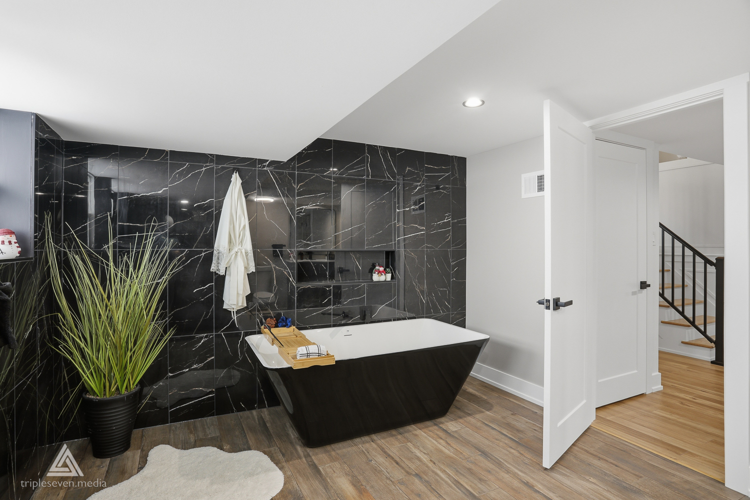 10738 S New England Avenue, Worth, IL 60482