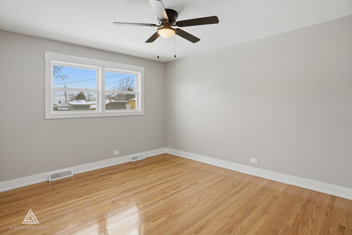 10738 S New England Avenue, Worth, IL 60482