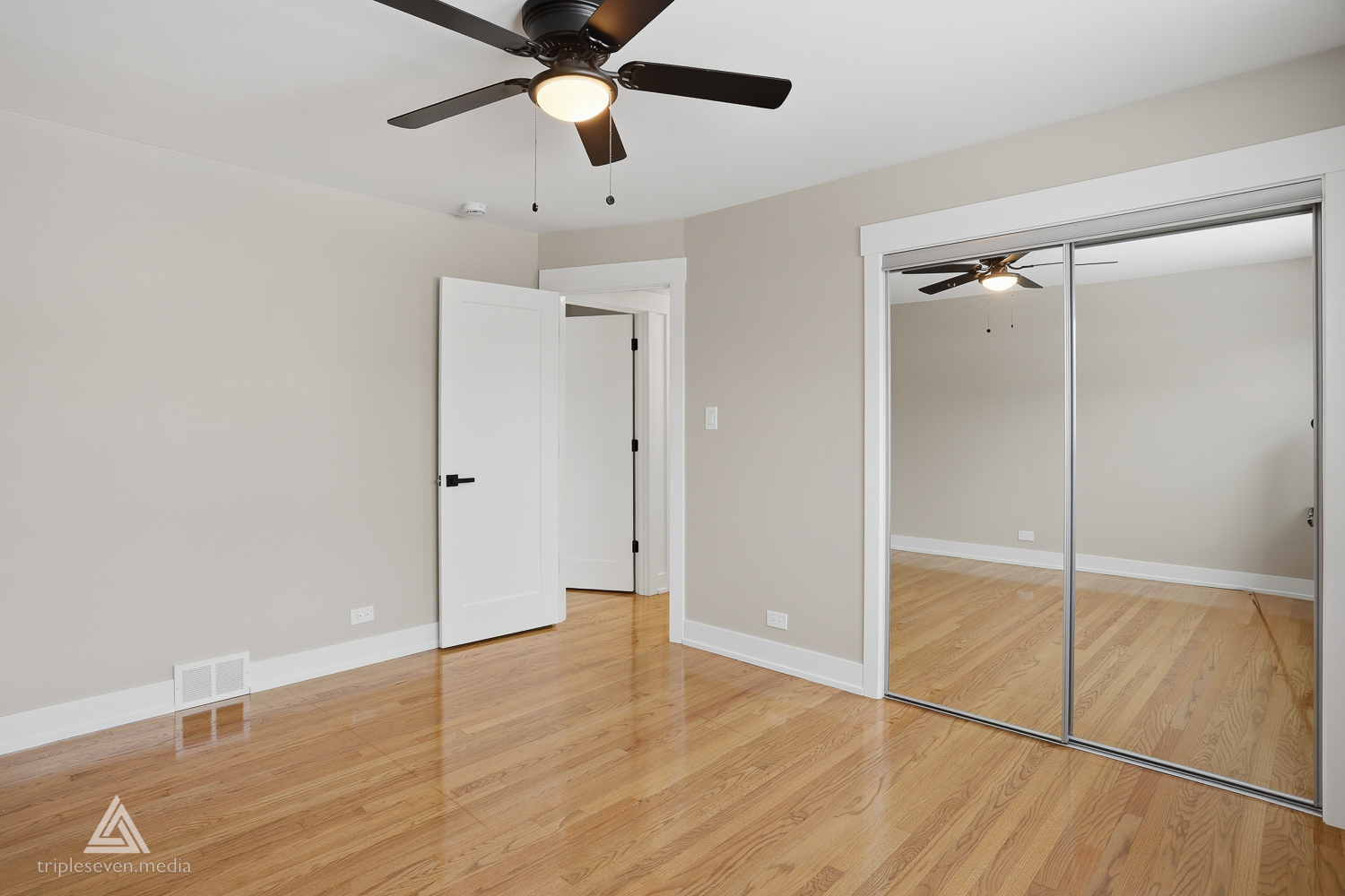 10738 S New England Avenue, Worth, IL 60482