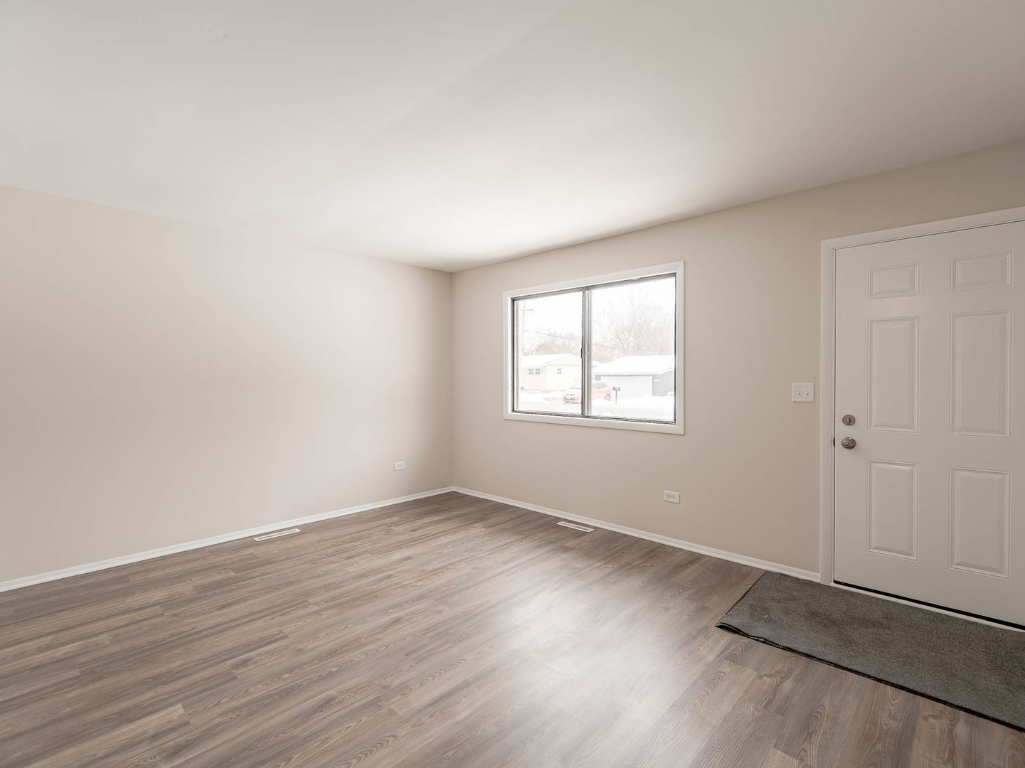 1807 Parklane Avenue, McHenry, IL 60050