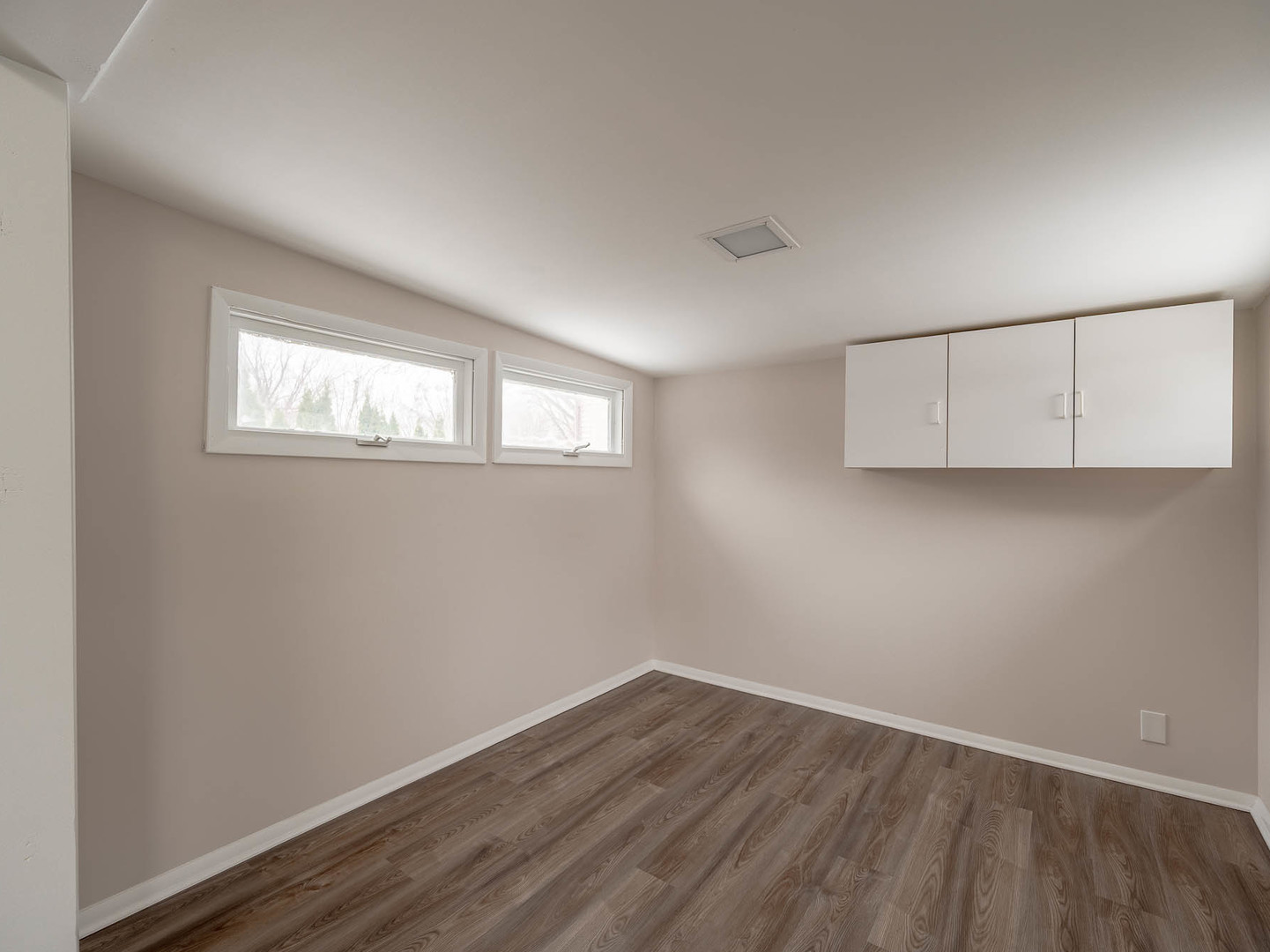 1807 Parklane Avenue, McHenry, IL 60050