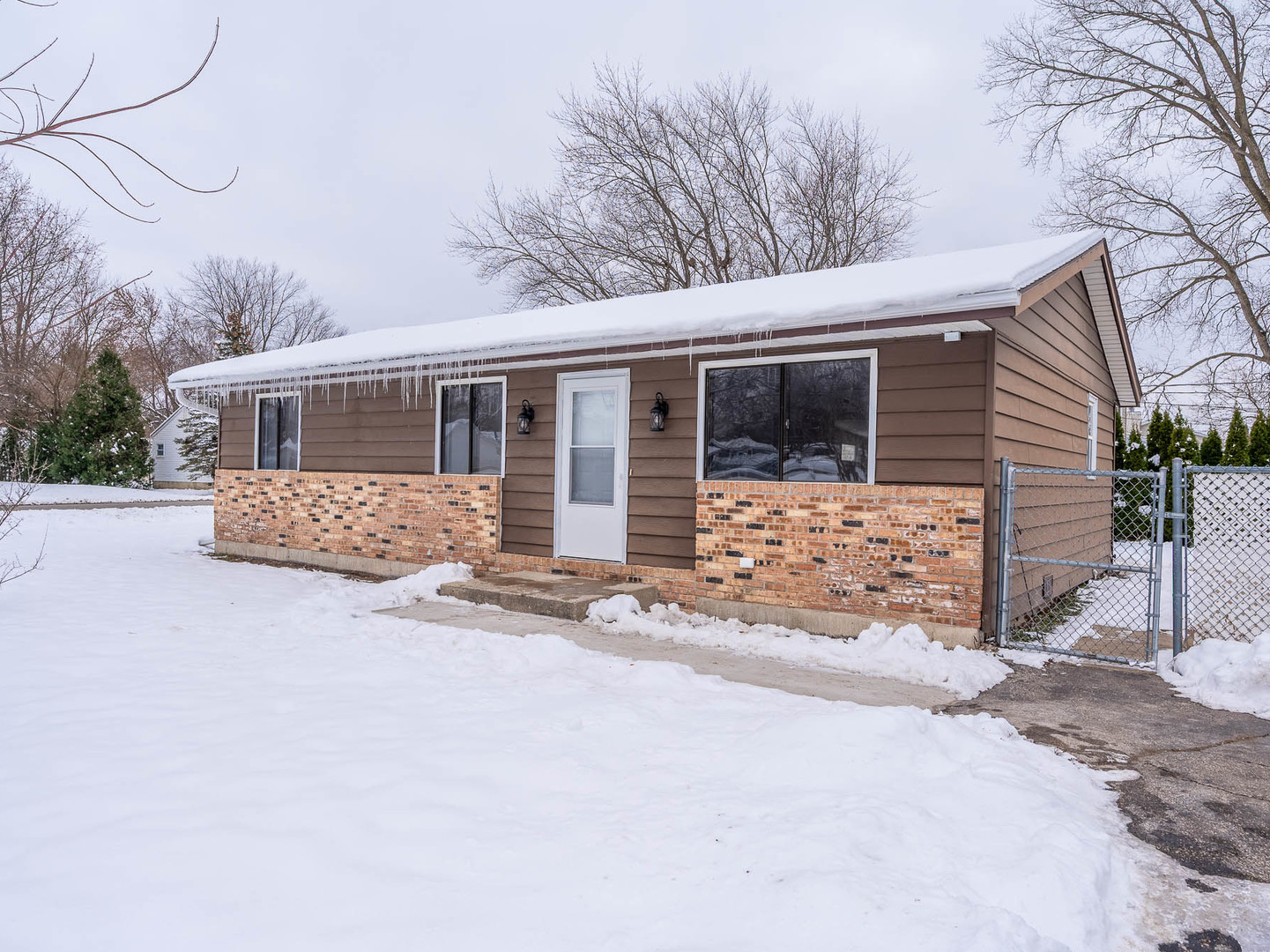 1807 Parklane Avenue, McHenry, IL 60050