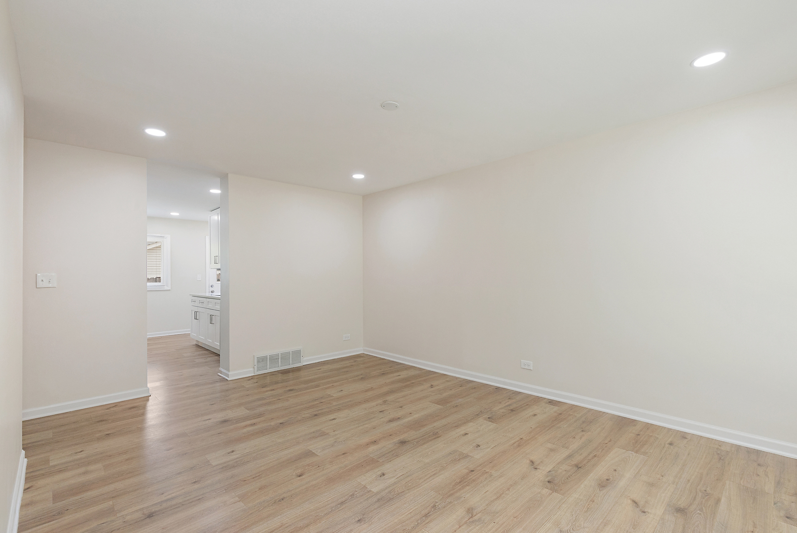 1101 Colony Court, Streamwood, IL 60107