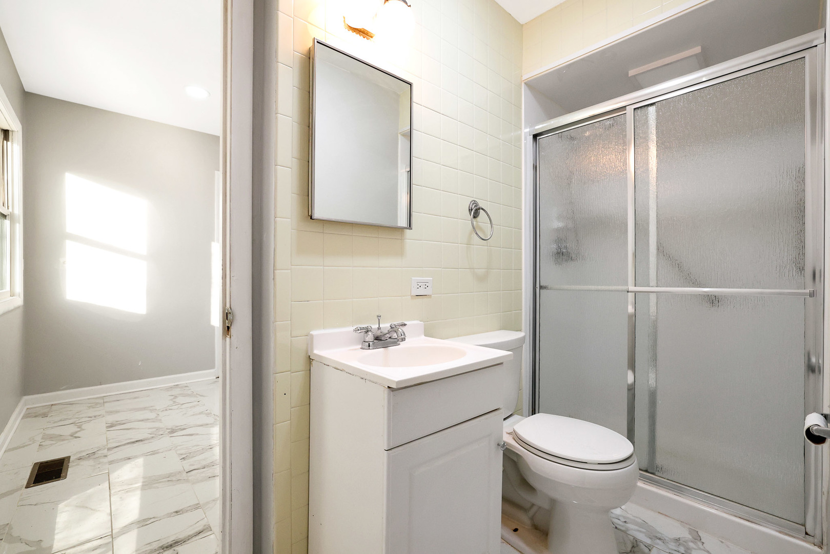 75 Carthage Lane, Hoffman Estates, IL 60169