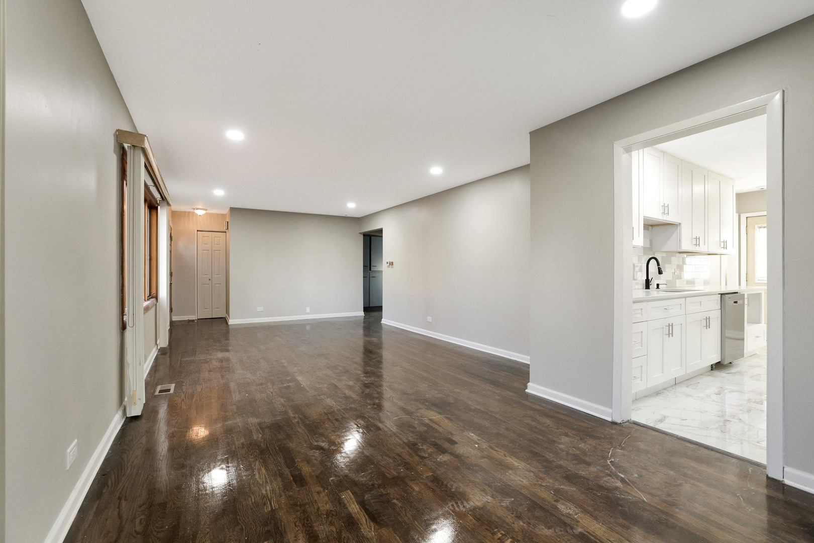 75 Carthage Lane, Hoffman Estates, IL 60169