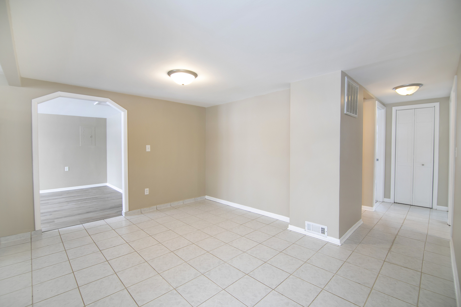 426 W Arlington Lane, Crete, IL 60417