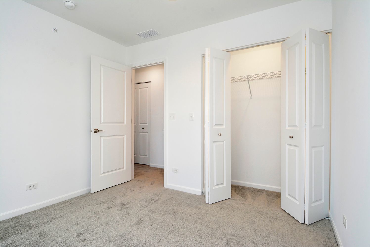 202 Timberleaf Circle, Roselle, IL 60172