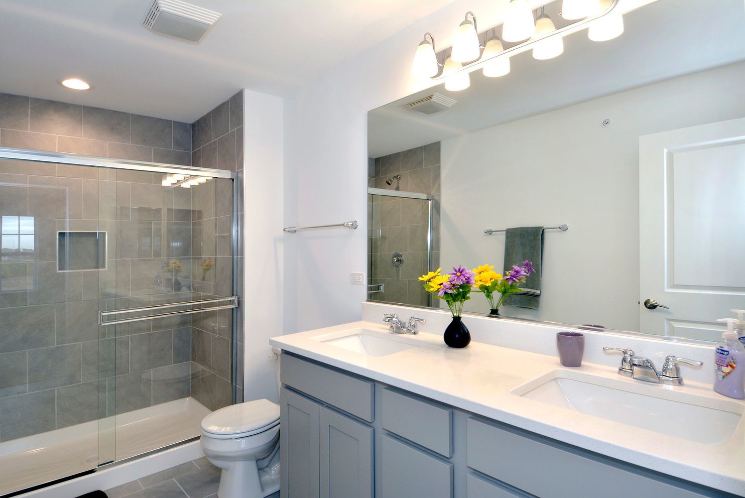 202 Timberleaf Circle, Roselle, IL 60172