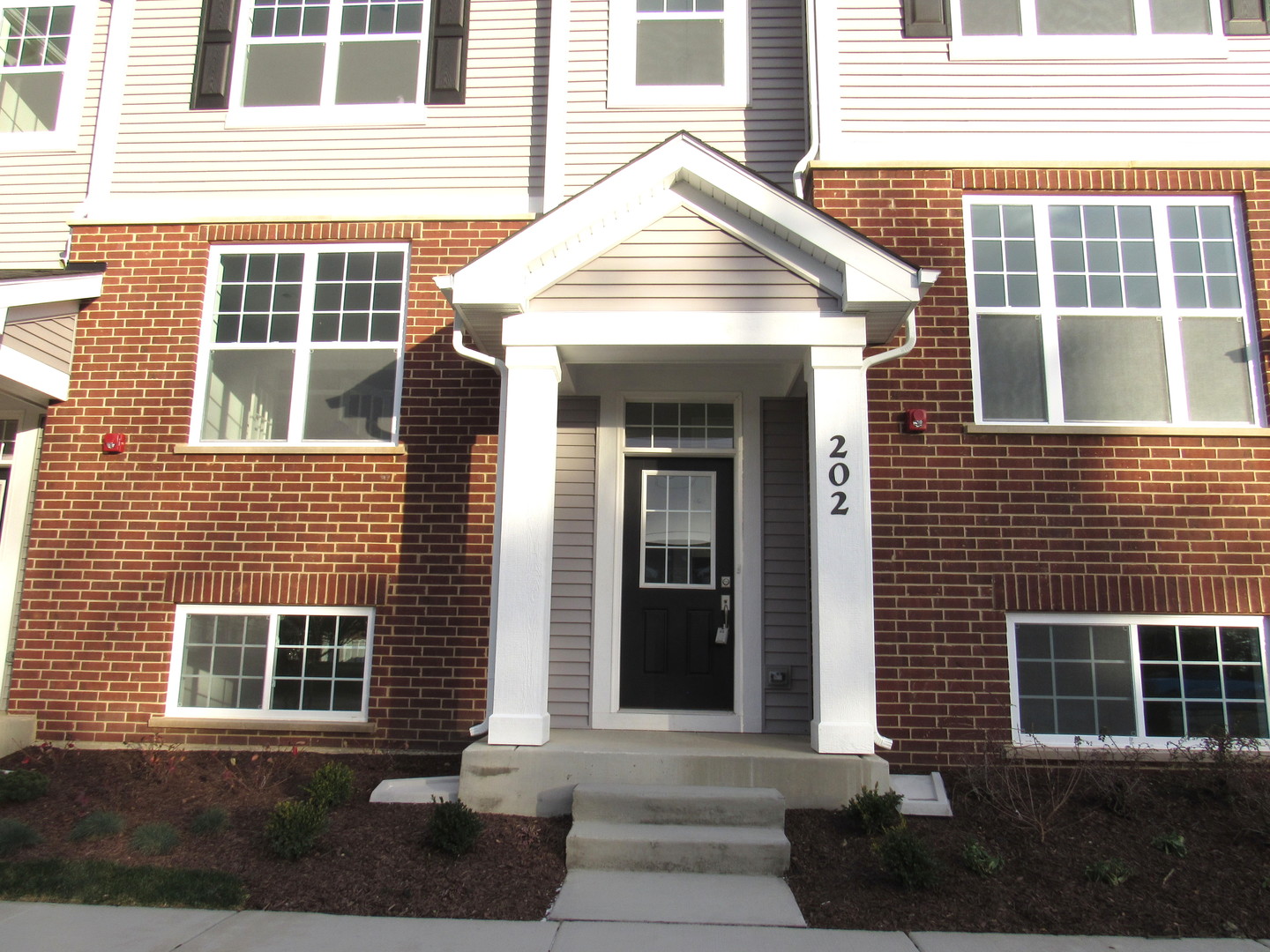 202 Timberleaf Circle, Roselle, IL 60172