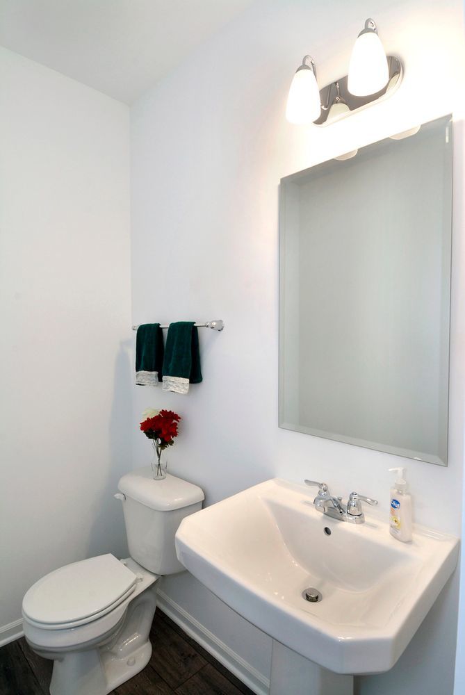 202 Timberleaf Circle, Roselle, IL 60172