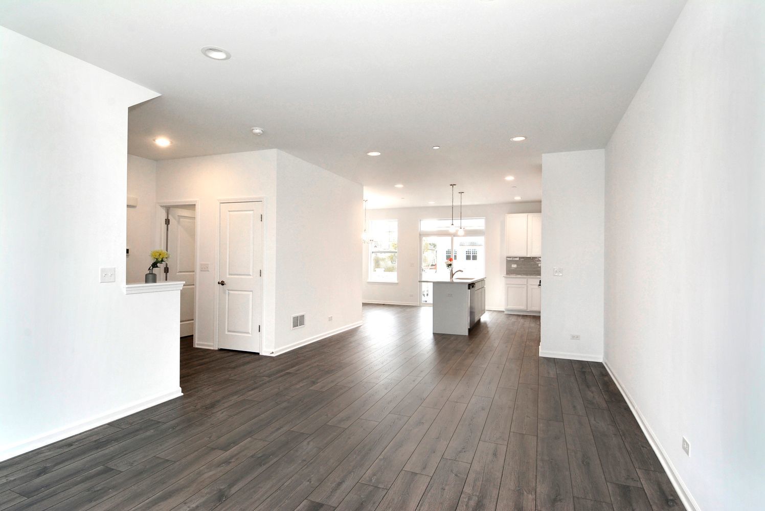 202 Timberleaf Circle, Roselle, IL 60172