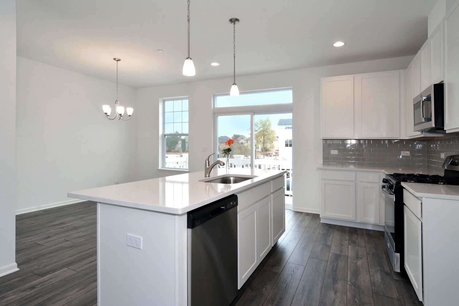 202 Timberleaf Circle, Roselle, IL 60172