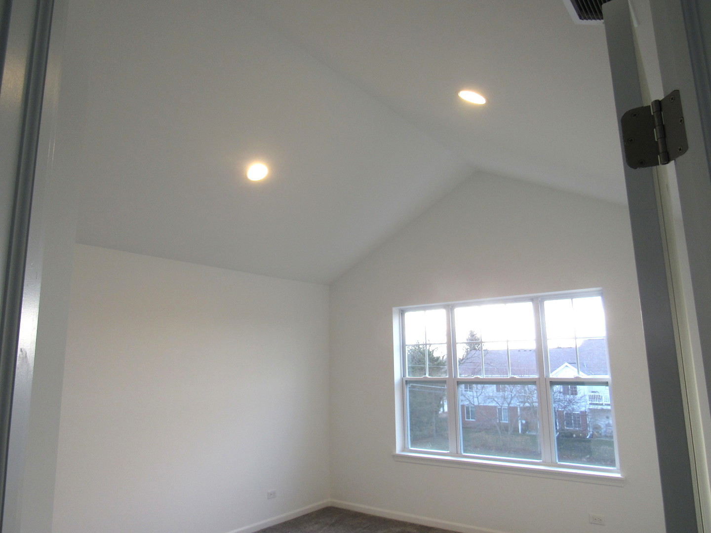 202 Timberleaf Circle, Roselle, IL 60172