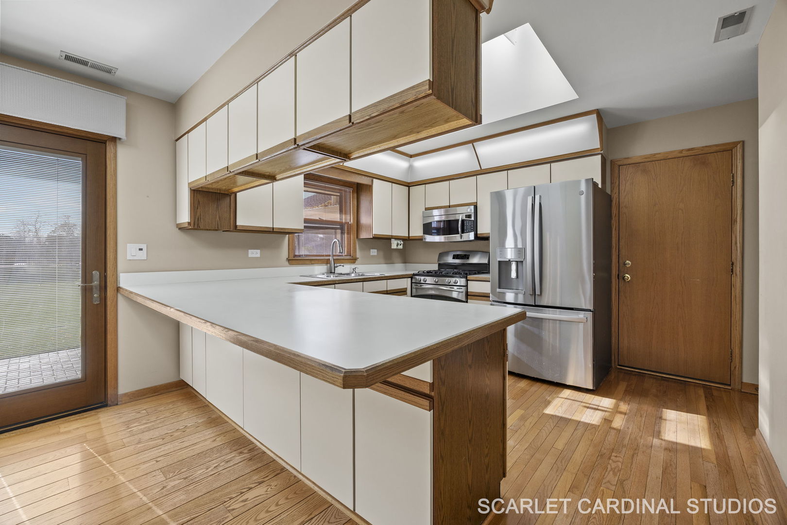 13 W Monterey Avenue, Schaumburg, IL 60193