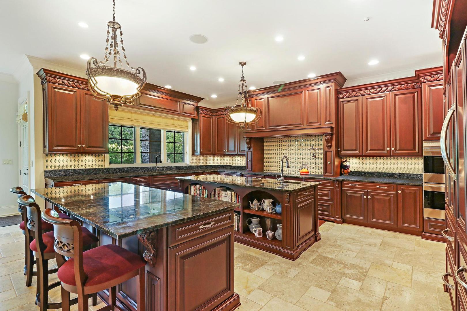 34 Abbey Woods Drive, Barrington Hills, IL 60010