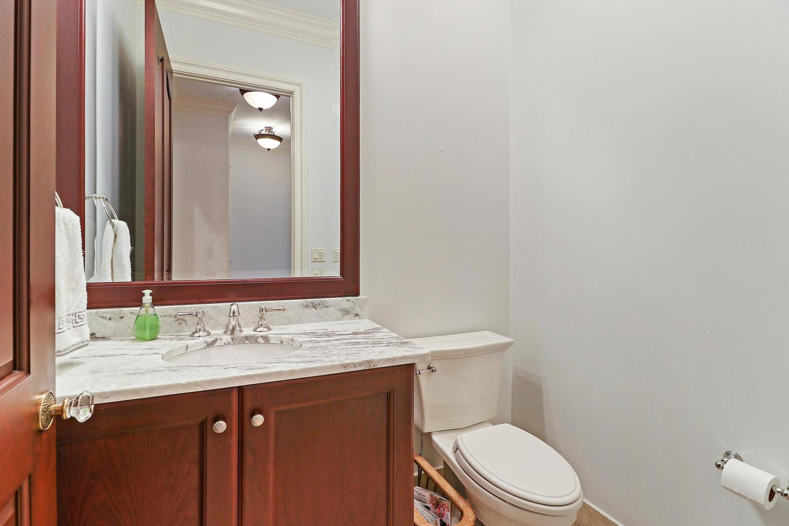 34 Abbey Woods Drive, Barrington Hills, IL 60010