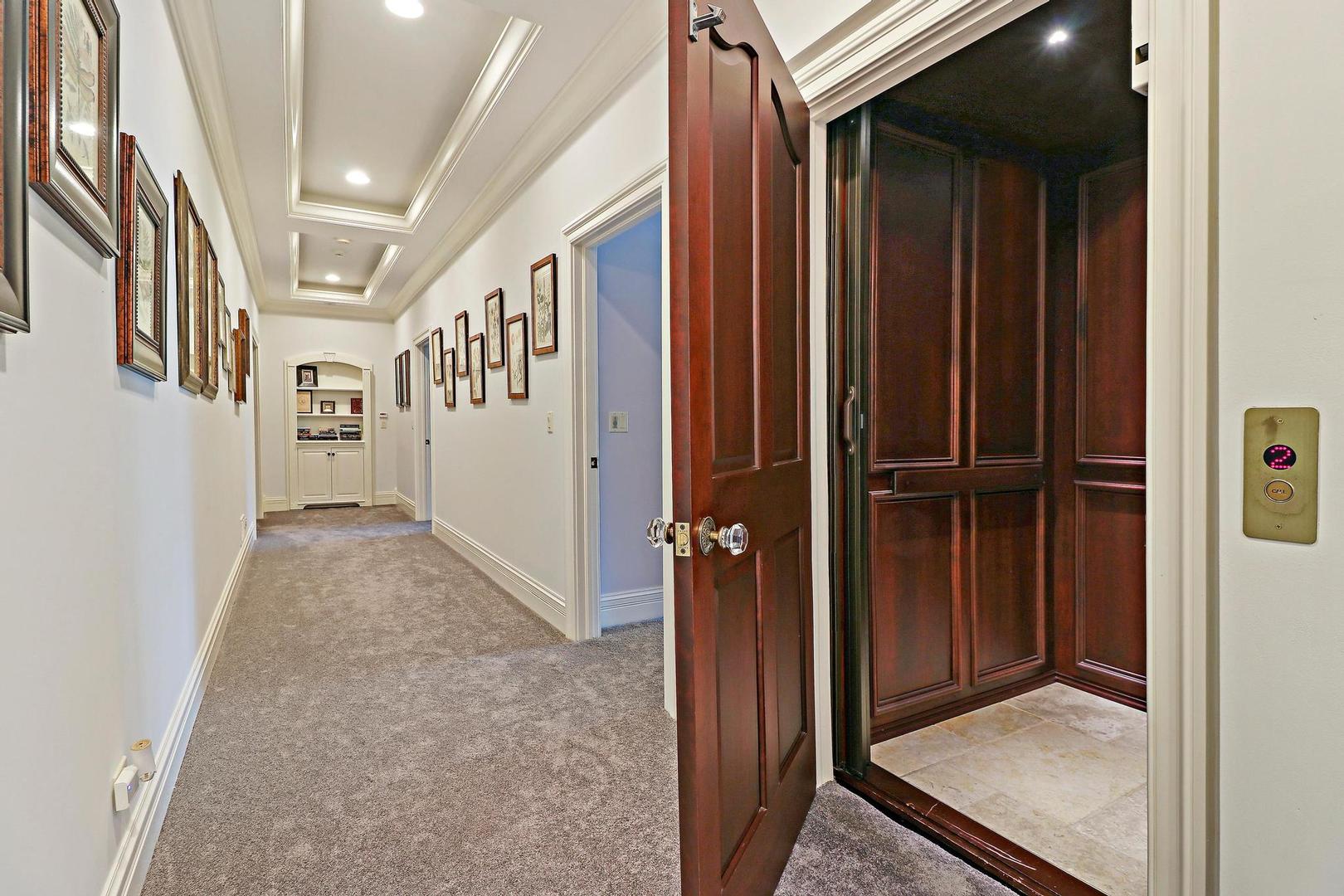 34 Abbey Woods Drive, Barrington Hills, IL 60010