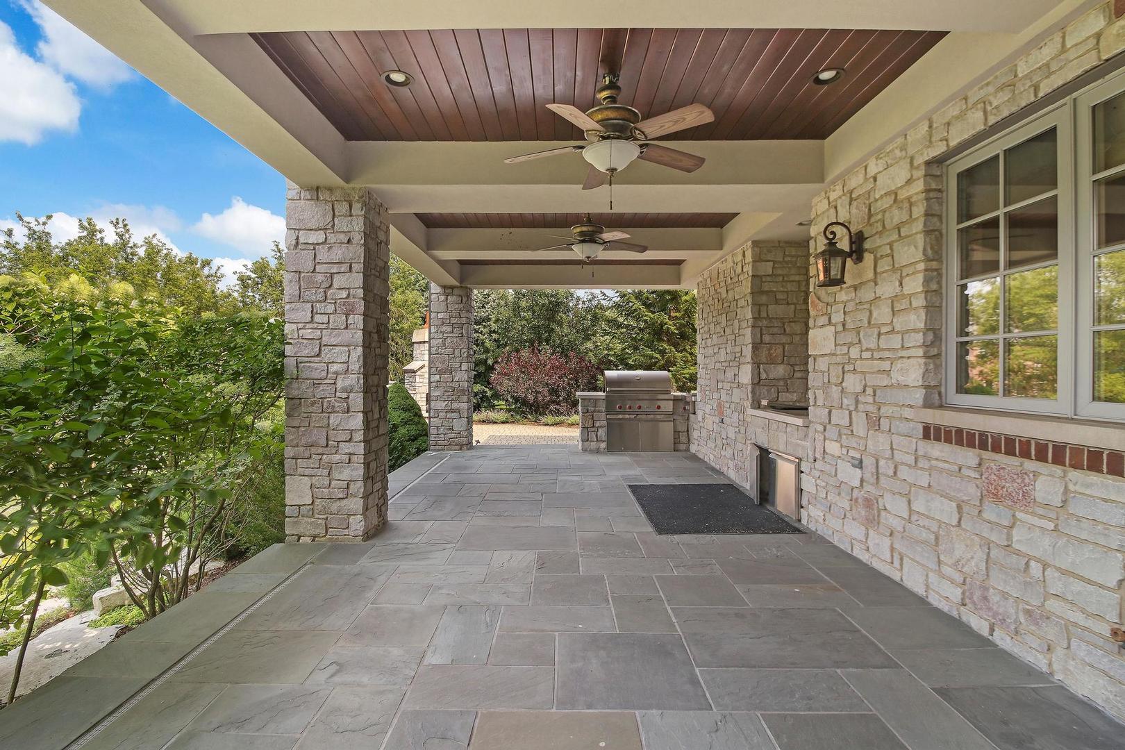 34 Abbey Woods Drive, Barrington Hills, IL 60010