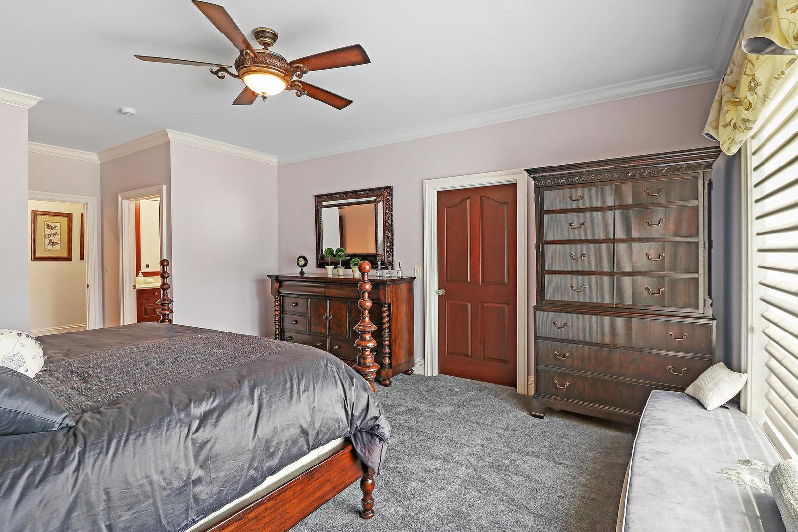 34 Abbey Woods Drive, Barrington Hills, IL 60010