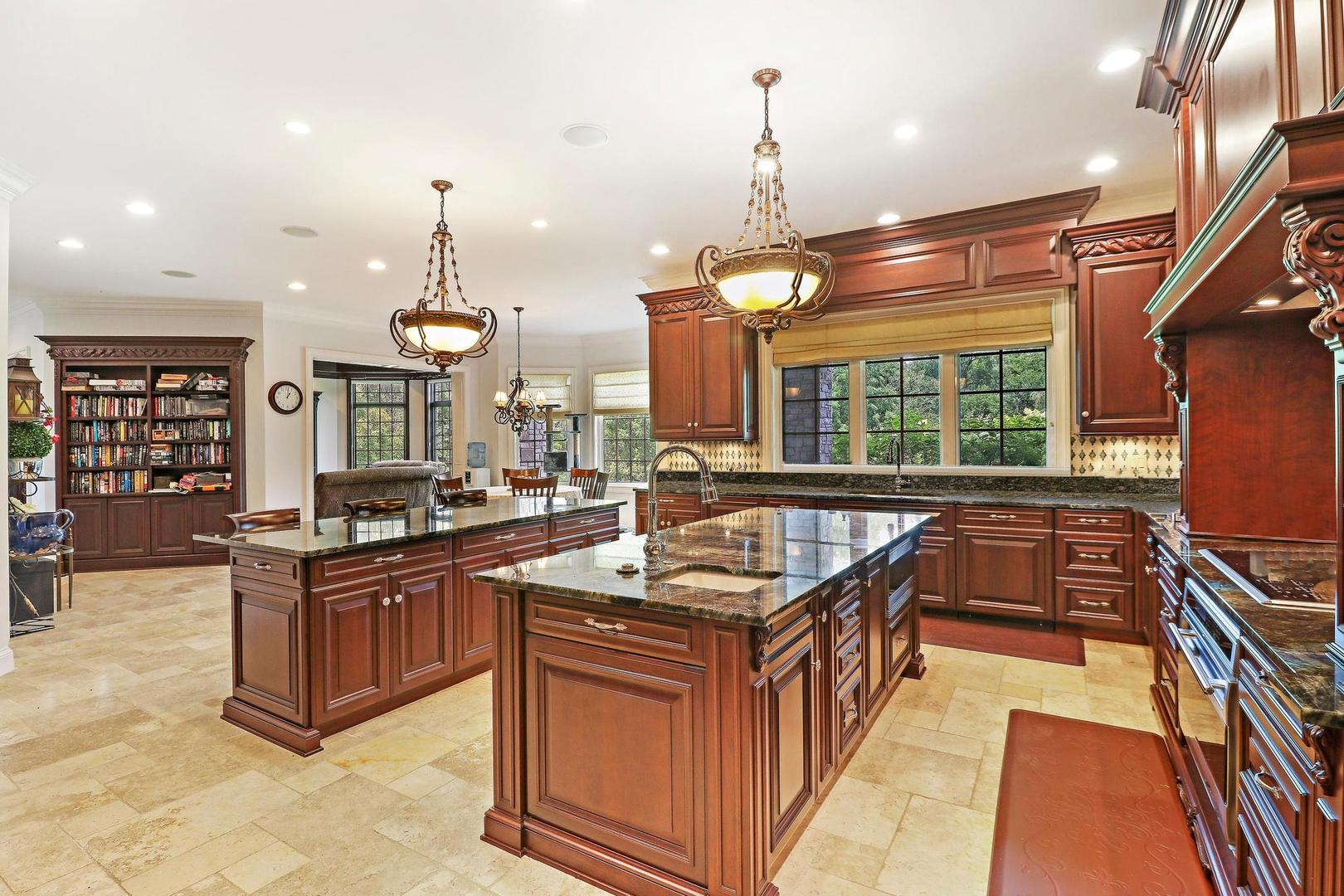 34 Abbey Woods Drive, Barrington Hills, IL 60010