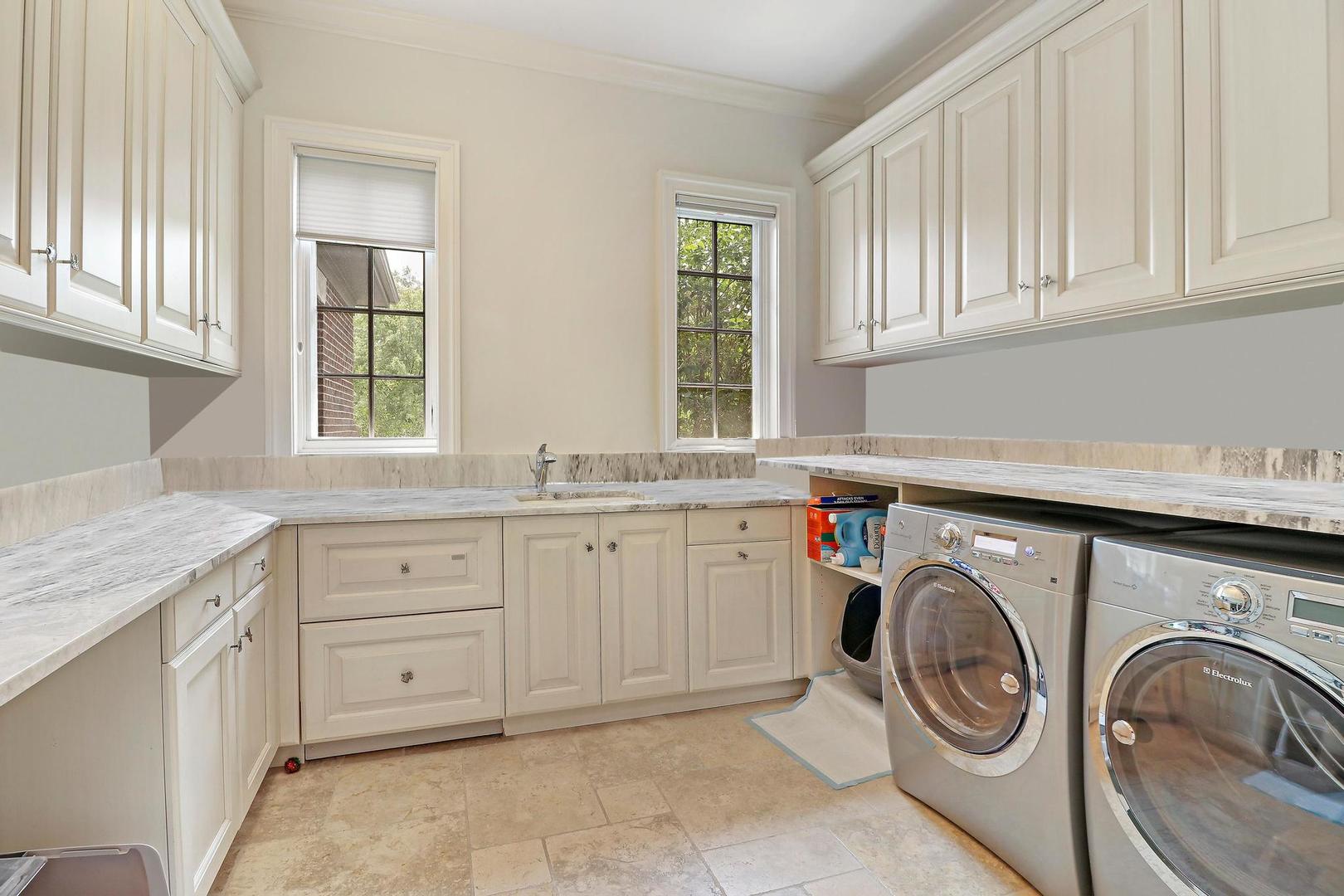 34 Abbey Woods Drive, Barrington Hills, IL 60010