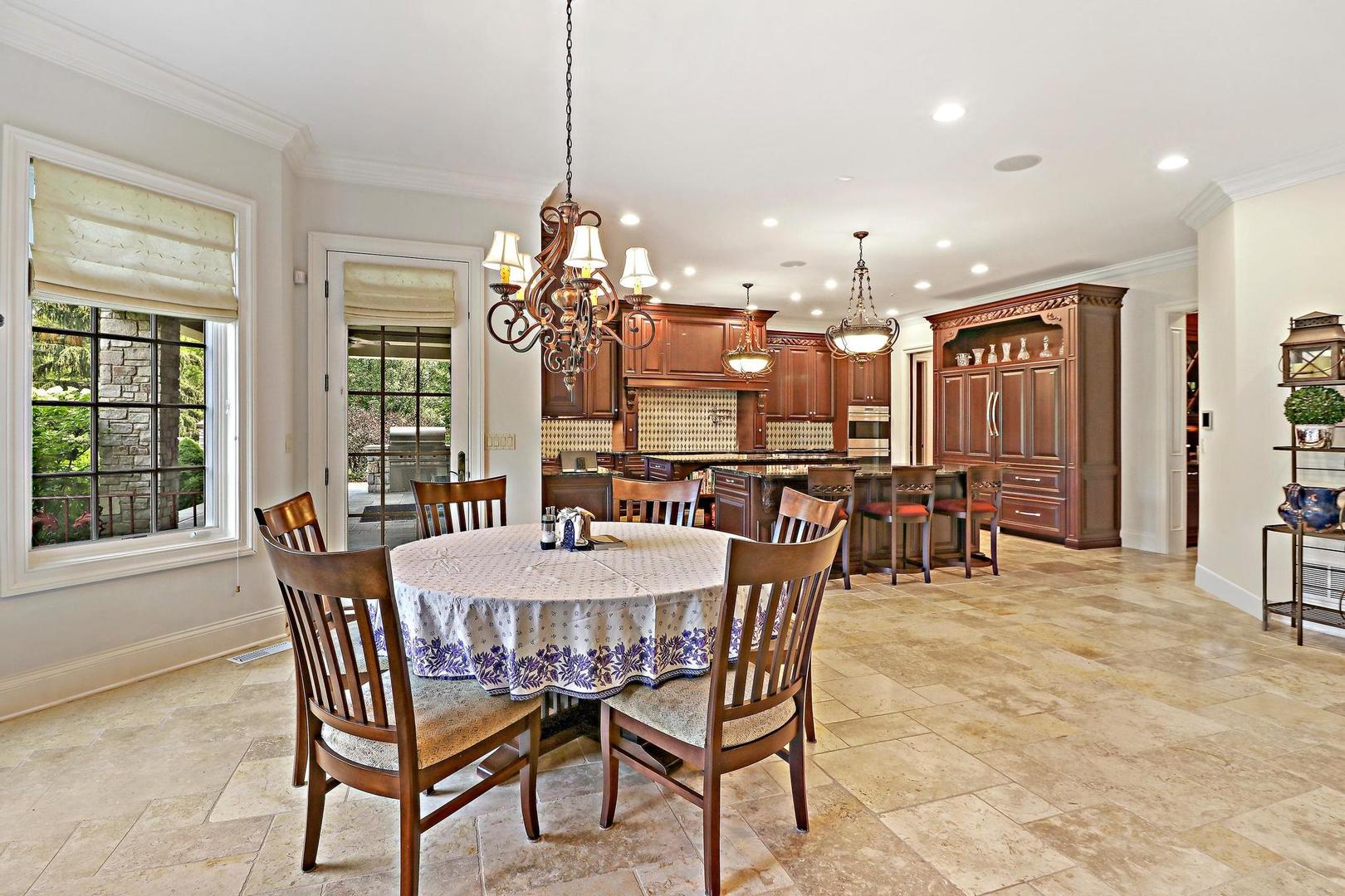 34 Abbey Woods Drive, Barrington Hills, IL 60010