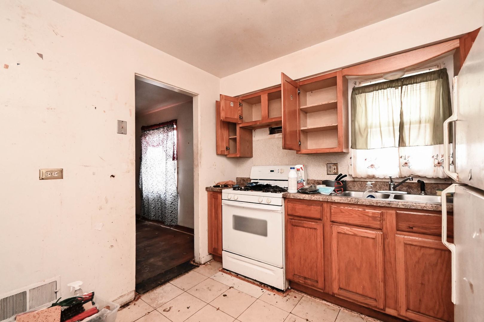 629 S Fulton Avenue, Waukegan, IL 60085