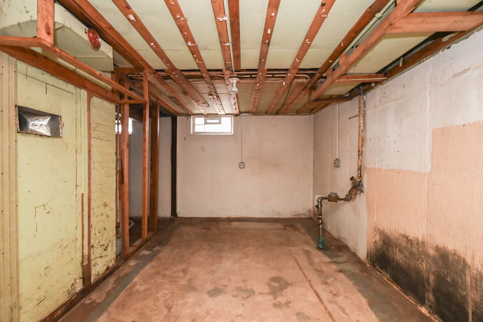 629 S Fulton Avenue, Waukegan, IL 60085