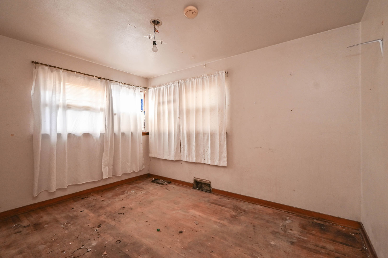 629 S Fulton Avenue, Waukegan, IL 60085